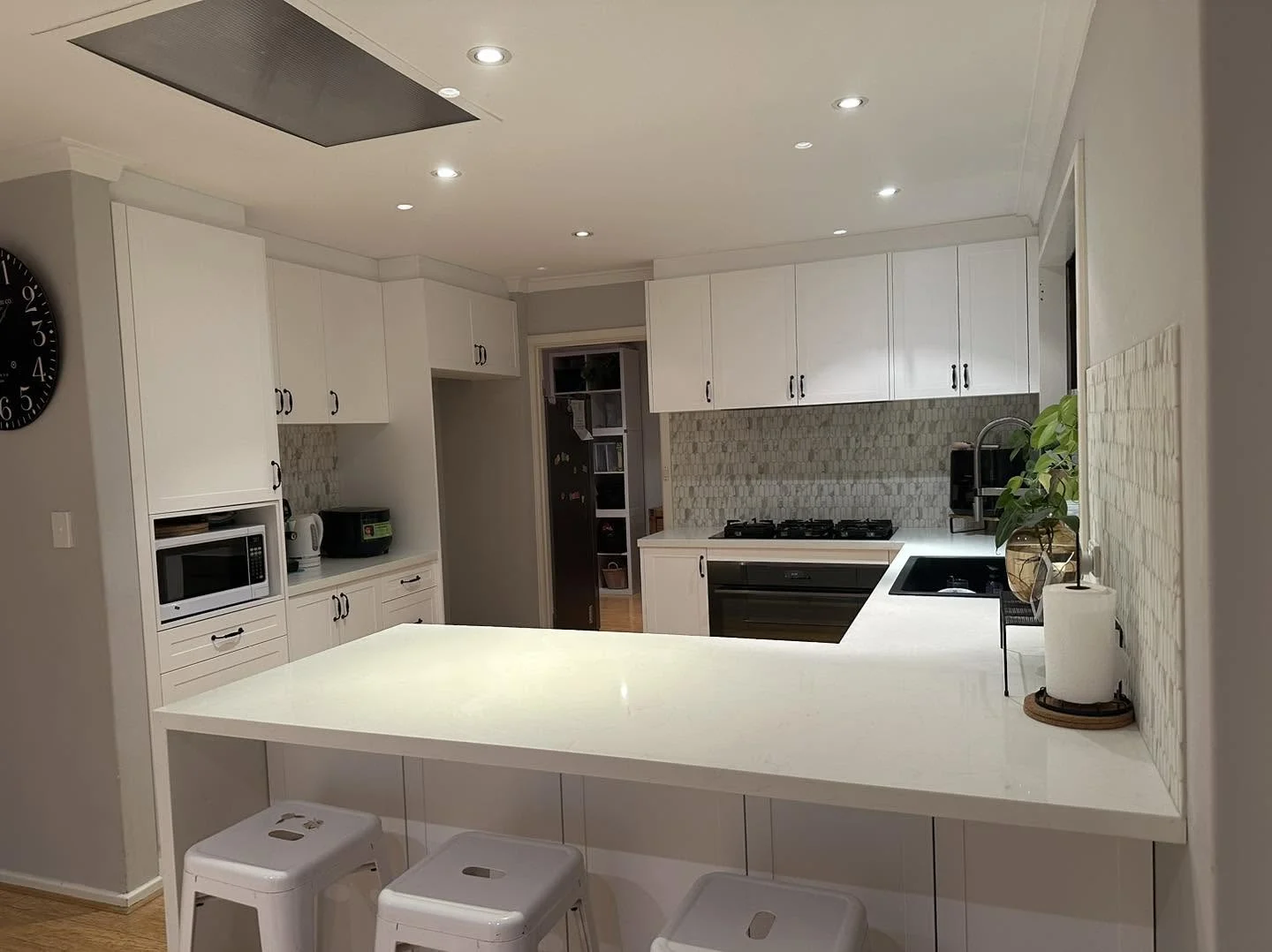White island kitchen